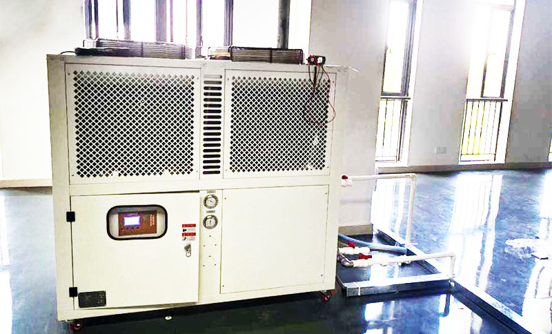 模具、吹塑、行業(yè)冷卻用箱體式冷水機(jī)