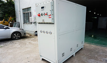 冷水機(jī)能用多少年<div   id=