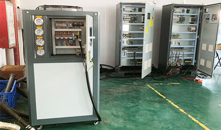 什么原因引起工業(yè)冷水機(jī)壓力過(guò)高的<div   id=