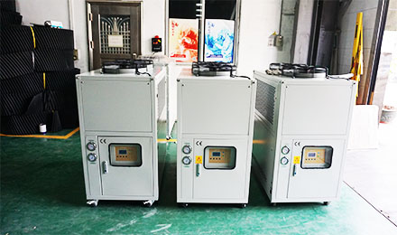 注塑行業(yè)冷水機組如何選型<div   id=